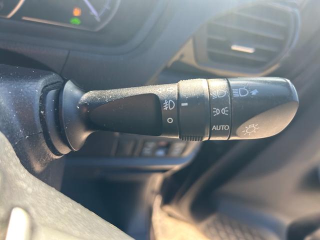 エスクァイア ハイブリッドＧｉ　ブラックテーラード　Ｂｌｕｅｔｏｏｔｈ　フリップダウンモニター　サンシェード　シートヒーター　車両接近通報装置　レーンキープアシスト　衝突被害軽減ブレーキ　バックモニター　両側電動スライドドア（15枚目）