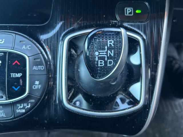 エスクァイア ハイブリッドＧｉ　ブラックテーラード　Ｂｌｕｅｔｏｏｔｈ　フリップダウンモニター　サンシェード　シートヒーター　車両接近通報装置　レーンキープアシスト　衝突被害軽減ブレーキ　バックモニター　両側電動スライドドア（22枚目）