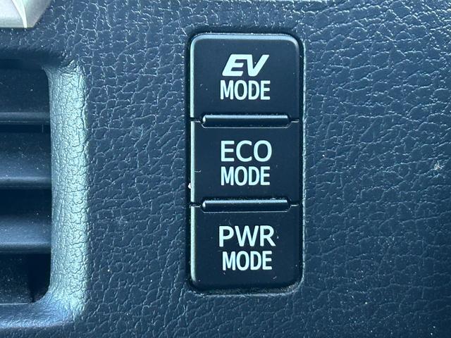 エスクァイア ハイブリッドＧｉ　ブラックテーラード　Ｂｌｕｅｔｏｏｔｈ　フリップダウンモニター　サンシェード　シートヒーター　車両接近通報装置　レーンキープアシスト　衝突被害軽減ブレーキ　バックモニター　両側電動スライドドア（24枚目）