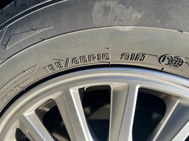 エスクァイア ハイブリッドＧｉ　ブラックテーラード　Ｂｌｕｅｔｏｏｔｈ　フリップダウンモニター　サンシェード　シートヒーター　車両接近通報装置　レーンキープアシスト　衝突被害軽減ブレーキ　バックモニター　両側電動スライドドア（53枚目）