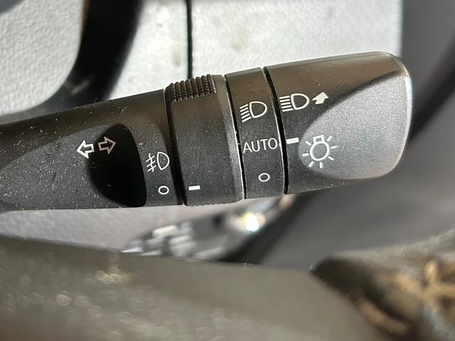 ルーミー カスタムＧ　Ｂｌｕｅｔｏｏｔｈ　バックカメラ　ＥＴＣ　シートヒーター　障害物センサー　両側電動スライドドア　プッシュスタートボタン　パワーウィンドウ　スマートキー　オートエアコン　オートライト（14枚目）