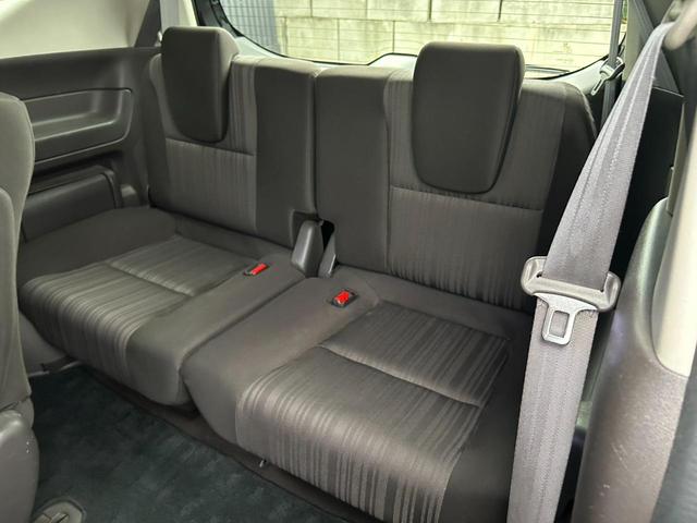 フリードハイブリッド ハイブリッド・Ｇホンダセンシング　Ｂｌｕｅｔｏｏｔｈ　バックカメラ　フリップダウンモニター　両側電動スライドドア　ＥＴＣ　レーンキープアシスト　衝突被害軽減ブレーキ　パワーウィンドウ　クルーズコントロール　横滑り防止ボタン（12枚目）