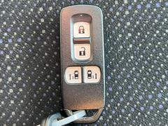 ���ޡ��ȥ�����������ݥ��åȤ�Хå������줿�ޤ޼֤Υɥ��β�����ܾ������󥸥�ΣϣΡ��ϣƣƤ��Ԥ���Ŭ�Ǥ��� 4