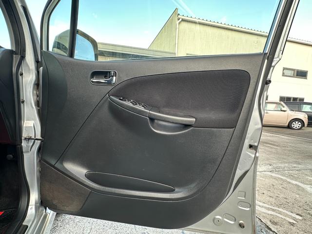 ムーヴ カスタム RS 4気筒ターボ 後期型 社外ナビ フルセグ ETC ディスチャージヘッドライト オートエアコン キーレスエントリー 禁煙車 室内クリーニング済みです(23枚目)