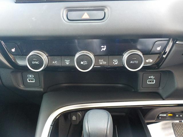 ヴェゼル ｅ：ＨＥＶＺ　ワンオーナー・前後ドライブレコーダー・バックカメラ・マルチビューカメラ・ＥＴＣ２．０・シートヒーター・衝突被害軽減ブレーキ・ＬＥＤヘッドライト・ハーフレザーシート・メモリーナビ・フルセグＴＶ（18枚目）