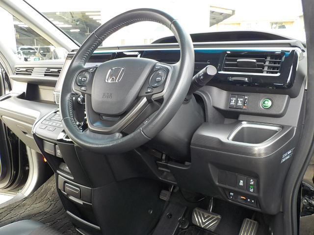 ステップワゴンスパーダ スパーダ・クールスピリットホンダセンシング　ワンオーナー・ホンダセンシング・前後ドライブレコーダー・バックカメラ・シートヒーター・リアモニター・ＨＤＭＩ・両側電動スライドドア・ＬＥＤヘッドライト・衝突被害軽減ブレーキ（17枚目）