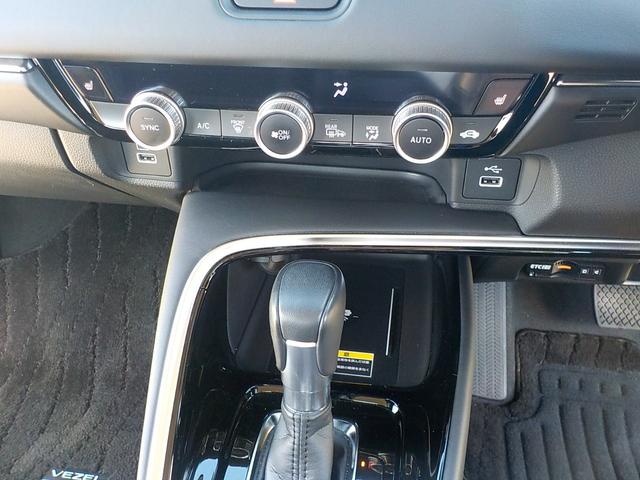 ヴェゼル ｅ：ＨＥＶＺ　ワンオーナー・バックカメラ・前後ドライブレコーダー・ホンダコネクト・ホンダセンシング・障害物センサー・ステアリングヒーター・ＥＴＣ２．０・ＬＥＤヘッドライト・フロントフォグライト（13枚目）