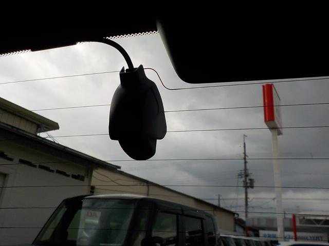 フィット ｅ：ＨＥＶホーム　ワンオーナー・Ｂｌｕｅｔｏｏｔｈ・バックカメラ・ナビ連動前後ドライブレコーダー・ＥＴＣ車載器・障害物センサー・ＣＤ＆ＤＶＤ再生可・ＬＥＤヘッドライト・衝突被害軽減ブレーキ・ハーフレザーシート（8枚目）