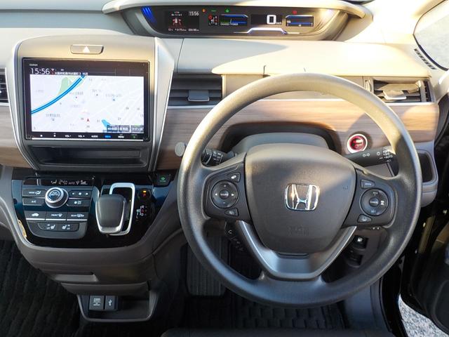 �^�]�Ȃ���e��{�^���̑��삪���₷���悤�ɐ݌v���ꂽ�f�U�C���B�ޏ��Ƃ̃f�[�g�ł������X�^�C���b�V���Ȃ��Ȃ������o�ł��܂��B