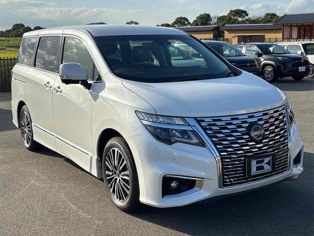 日産 エルグランド 3枚目