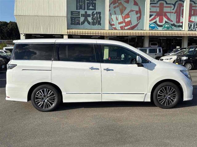 日産 エルグランド 4枚目