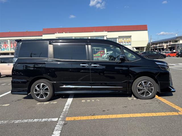 ヴォクシー ＺＳ　煌ＩＩＩ　ドライブレコーダー　ＥＴＣ　ナビ　クリアランスソナー　オートクルーズコントロール　レーンアシスト　衝突被害軽減システム　両側電動スライドドア　オートマチックハイビーム　オートライト　ＬＥＤヘッドランプ（4枚目）