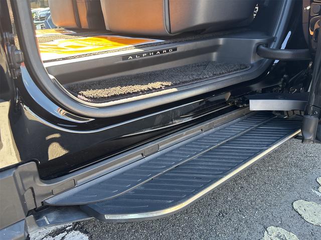 アルファードハイブリッド Ｚ　全周囲カメラ　ナビ　クリアランスソナー　オートクルーズコントロール　レーンアシスト　衝突被害軽減システム　両側電動スライドドア　オートマチックハイビーム　ＬＥＤヘッドランプ　電動リアゲート（21枚目）