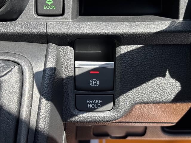 Ｎ－ＯＮＥ ＲＳ　バックカメラ　クリアランスソナー　オートクルーズコントロール　レーンアシスト　衝突被害軽減システム　オートライト　ＬＥＤヘッドランプ　スマートキー　アイドリングストップ　電動格納ミラー　シートヒーター（3枚目）