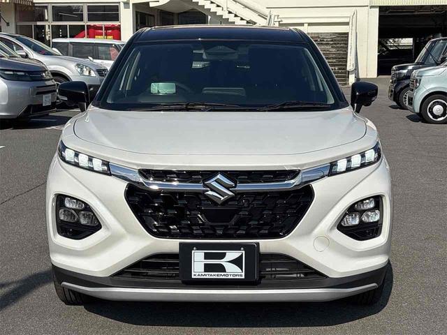 フロンクス ベースグレード クリアランスソナー オートクルーズコントロール レーンアシスト 衝突被害軽減システム ナビ LEDヘッドランプ アルミホイール スマートキー アイドリングストップ 電動格納ミラー シートヒーター AT(2枚目)