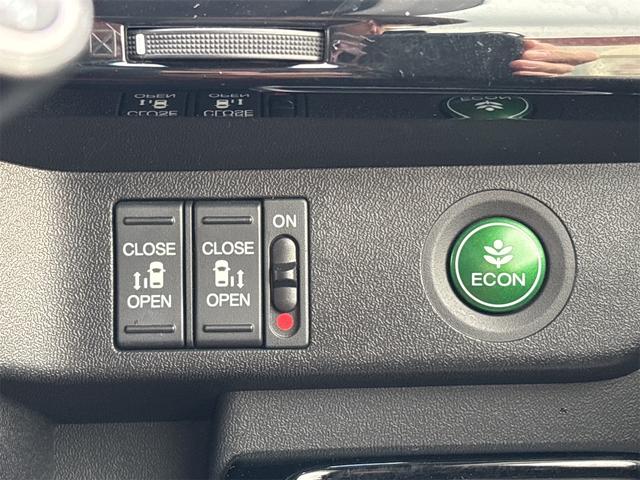 ステップワゴンスパーダ Modulo Xホンダセンシング 7人乗り ドライブレコーダー ETC バックカメラ 純正ナビ クリアランスソナー オートクルーズコントロール レーンアシスト 衝突被害軽減システム 両側電動スライドドア オートライ(14枚目)