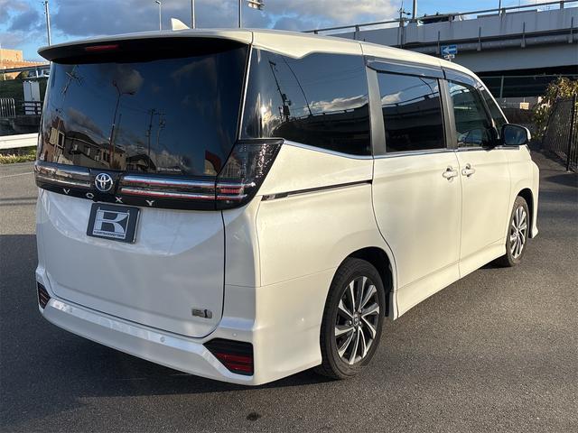 ヴォクシー ハイブリッドＳ－Ｚ　快適利便パッケージ　プロジェクター式ＬＥＤヘッドランプ、ブラインドスポットモニター、ディスプレイオーディオプラス、ドライビングサポートパッケージ　ＥＴＣ（8枚目）