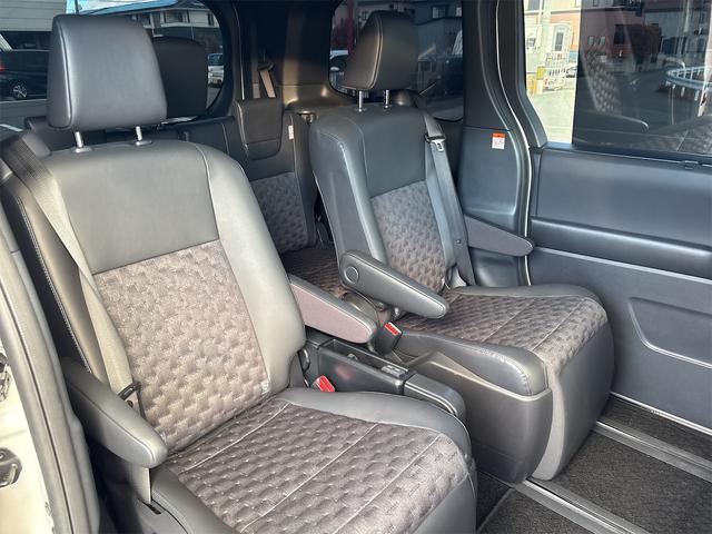 ヴォクシー ハイブリッドＳ－Ｚ　快適利便パッケージ　プロジェクター式ＬＥＤヘッドランプ、ブラインドスポットモニター、ディスプレイオーディオプラス、ドライビングサポートパッケージ　ＥＴＣ（25枚目）