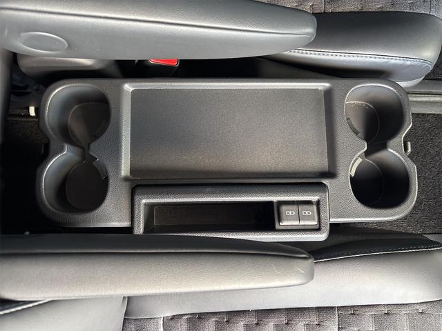 ヴォクシー ハイブリッドＳ－Ｚ　快適利便パッケージ　プロジェクター式ＬＥＤヘッドランプ、ブラインドスポットモニター、ディスプレイオーディオプラス、ドライビングサポートパッケージ　ＥＴＣ（29枚目）