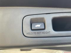 【電動リアゲート】ボタン一つで楽々開閉できます。しっかりと閉まらずに半ドア状態になる心配もありません！ 6