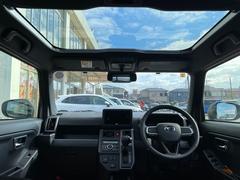 車を運転する際には運転席の存在は欠かせません。なのでしっかりとチェックしたいポイントですね。 2