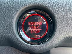 【プッシュスタート】キーを携帯しているだけで、エンジンの始動が可能な装備です。ボタン一つでエンジンを始動でき、鍵をとりだすわずらわしさから解放されます！ 6