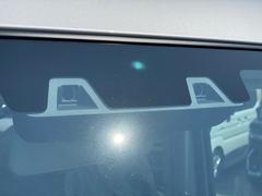 【衝突被害軽減ブレーキ】フロントカメラが前方車両や歩行者を検知し、危険を知らせてくれます。いざという時も安心ですね♪ 4