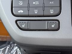 【シートヒーター】電気の力でエアコンが効きはじめるよりも早くシートを温めます。厳しい冬に嬉しい装備ですね。 6