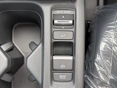 ����ư�ѡ����󥰥֥졼���ۥܥ����Ĥǥѡ����󥰥֥졼�����ư�����ޤ����֥졼���ۡ���ɵ�ǽ�Ͽ����Ԥ��ʤɤǥ֥졼���ڥ��뤫��­��Υ���Ƥ���߾��֤��ݻ�������ϫ�ڸ�����Ω���ޤ��� 4