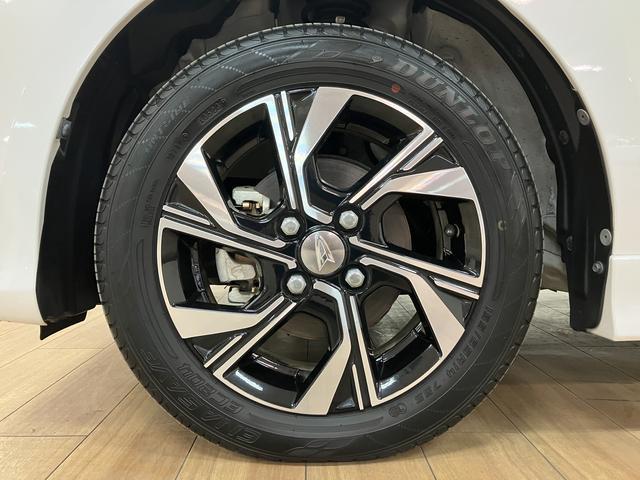 Ｒ２年式、走行０．８万ｋｍのタントカスタムＸセレクションです♪人気のパールホワイト色で純正メモリーナビにバックカメラ、ナビ連動前後ドラレコにＥＴＣとフル装備で正規ディーラーならではの安心保障付！