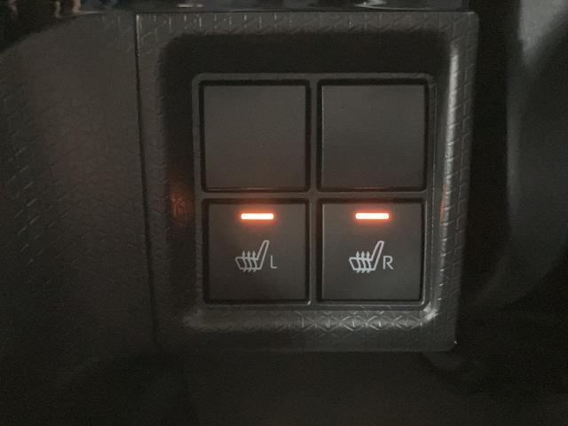 Ｒ２年式、走行０．８万ｋｍのタントカスタムＸセレクションです♪人気のパールホワイト色で純正メモリーナビにバックカメラ、ナビ連動前後ドラレコにＥＴＣとフル装備で正規ディーラーならではの安心保障付！