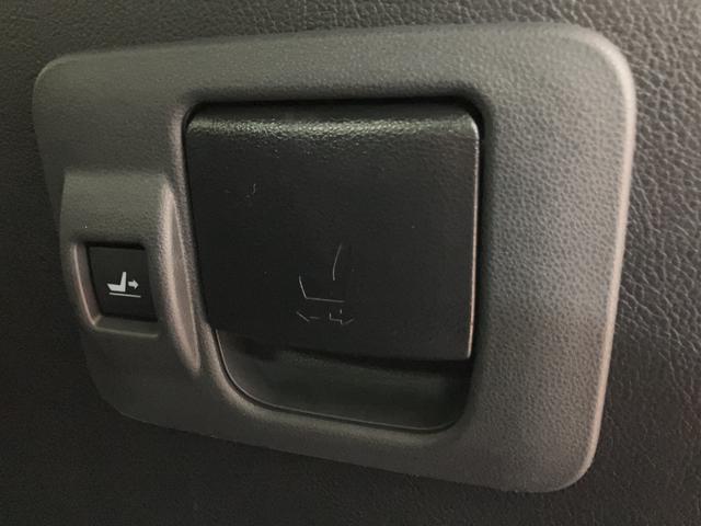 Ｒ２年式、走行０．８万ｋｍのタントカスタムＸセレクションです♪人気のパールホワイト色で純正メモリーナビにバックカメラ、ナビ連動前後ドラレコにＥＴＣとフル装備で正規ディーラーならではの安心保障付！