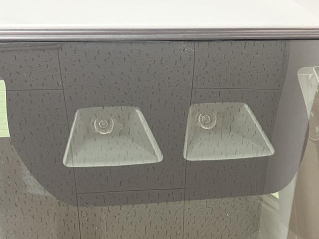 Ｒ２年式、走行０．８万ｋｍのタントカスタムＸセレクションです♪人気のパールホワイト色で純正メモリーナビにバックカメラ、ナビ連動前後ドラレコにＥＴＣとフル装備で正規ディーラーならではの安心保障付！