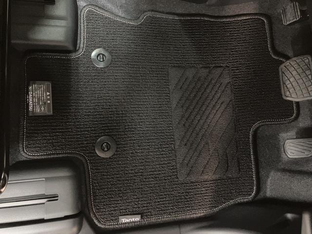 Ｒ２年式、走行０．８万ｋｍのタントカスタムＸセレクションです♪人気のパールホワイト色で純正メモリーナビにバックカメラ、ナビ連動前後ドラレコにＥＴＣとフル装備で正規ディーラーならではの安心保障付！