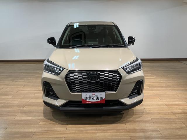 ロッキー プレミアムＧ　ＨＥＶ　サポカーＳワイド適合　認定中古車　ハイブリッド・９インチ純正メモリーナビ・バックカメラ・ナビ連動前後ドライブレコーダー・ＥＴＣ車載器・全車速追従クルーズコントロールＡＣＣ・電動パーキングブレーキ・シートヒーター・オフロードタイヤ装着車（5枚目）