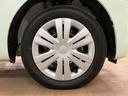 14インチのホイールキャップ付き☆ オプションでアルミホイールへの変更も可能です。詳しくはスタッフまでお気軽にお尋ねください。