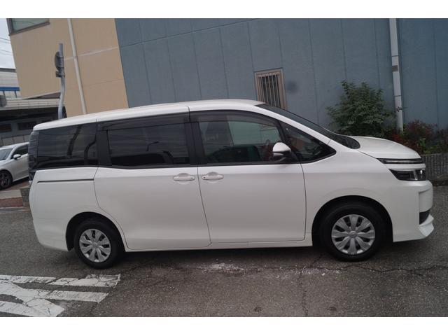 ヴォクシー Ｘ　２．０Ｘウェルキャブ　スロープＩ車いす２脚　福祉タクシー仕様　５人乗　両側パワースライドドア（7枚目）