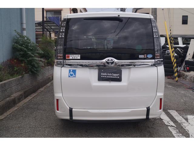 ヴォクシー Ｘ　２．０Ｘウェルキャブ　スロープＩ車いす２脚　福祉タクシー仕様　５人乗　両側パワースライドドア（9枚目）