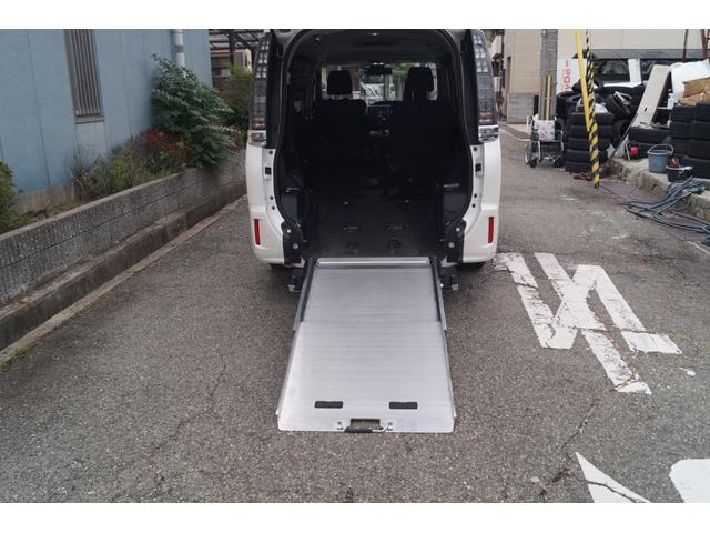ヴォクシー Ｘ　２．０Ｘウェルキャブ　スロープＩ車いす２脚　福祉タクシー仕様　５人乗　両側パワースライドドア（13枚目）