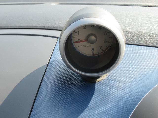 全車ご納車前には、近畿運輸局認証の自社整備工場にて国家整備士による法定点検・整備を行います。安心してお乗りいただけるお車をお届けしております。もちろんご購入後の整備や車検もお任せください！