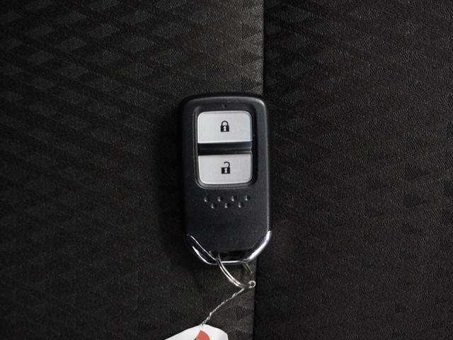 フィットハイブリッド F 平成29年式 車検整備付 走行82,127Km タイプ(ハイブリッドF) ボディカラー(ブリリアントスポーティーブルーM)社外品ナビ(14枚目)