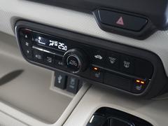 ◆オートエアコン装備◆お好みの温度を設定をするだけで、後は、自動で風量を調節してくれます！快適にドライブが楽しめます。 4