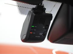 ◆ドライブレコーダー◆映像・音声などを記録する自動車用の装置です。　もしもの事故の際の記録はもちろん、旅行の際の思い出としてドライブの映像を楽しむことができます。 4