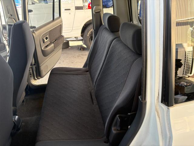 アルトラパン ＳＳ　ターボ　５速ミッションマニュアル　１５インチ外品アルミホイール　ローダウン　記録簿有　ローダウン　キーレス　ＨＩＤ　ＣＤ　　パワーステアリング　パワーウィンドウ（39枚目）