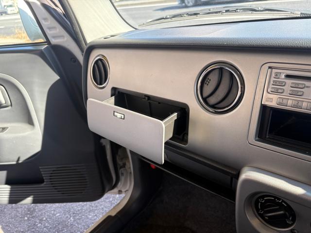 アルトラパン ＳＳ　ターボ　５速ミッションマニュアル　１５インチ外品アルミホイール　ローダウン　記録簿有　ローダウン　キーレス　ＨＩＤ　ＣＤ　　パワーステアリング　パワーウィンドウ（47枚目）