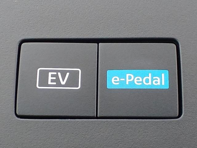セレナ ｅパワーハイウェイスターＶ　保証書／純正　１２．３インチ　メモリーナビ／フリップダウンモニター　社外　１２．８インチ／インテリジェントルームミラー／エマージェンシーブレーキ／両側電動スライドドア／アラウンドビューモニター（35枚目）