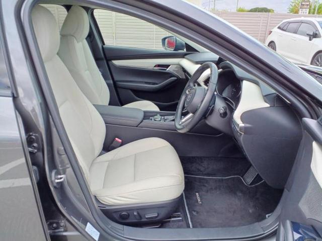 MAZDA3セダン XD Lパッケージ 新品タイヤ/BOSE/保証書/純正 SDナビ/衝突安全装置/シートヒーター/車線逸脱防止支援システム/シート 合皮/パーキングアシスト バックガイド/ドライブレコーダー 純正 衝突被害軽減システム(7枚目)