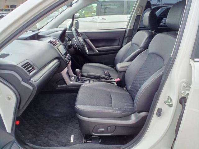 フォレスター 4WD2.0XTアイサイト サンルーフ/社外 SDナビ/アイサイト/シートヒーター 前席/車線逸脱防止支援システム/シート ハーフレザー/ヘッドランプ HID/Bluetooth接続/ETC/EBD付ABS/横滑り防止装置(5枚目)