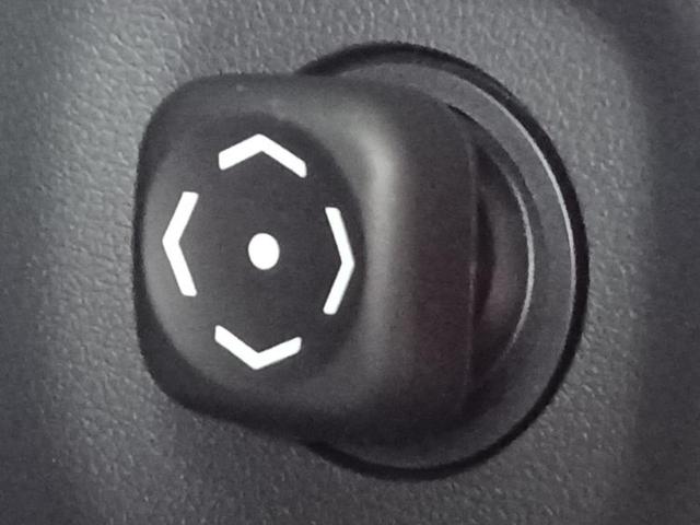 クラウンハイブリッド S Cパッケージ 純正エアロ/保証書/純正 8インチ SDナビ/衝突安全装置/シートヒーター/車線逸脱防止支援システム/シート フルレザー/ヘッドランプ LED/ETC/EBD付ABS/横滑り防止装置 革シート 記録簿(17枚目)