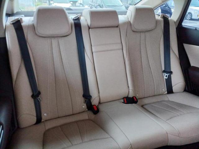 クラウンハイブリッド S Cパッケージ 純正エアロ/保証書/純正 8インチ SDナビ/衝突安全装置/シートヒーター/車線逸脱防止支援システム/シート フルレザー/ヘッドランプ LED/ETC/EBD付ABS/横滑り防止装置 革シート 記録簿(20枚目)